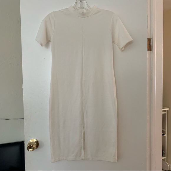 Dresses - Picture 3 of 8